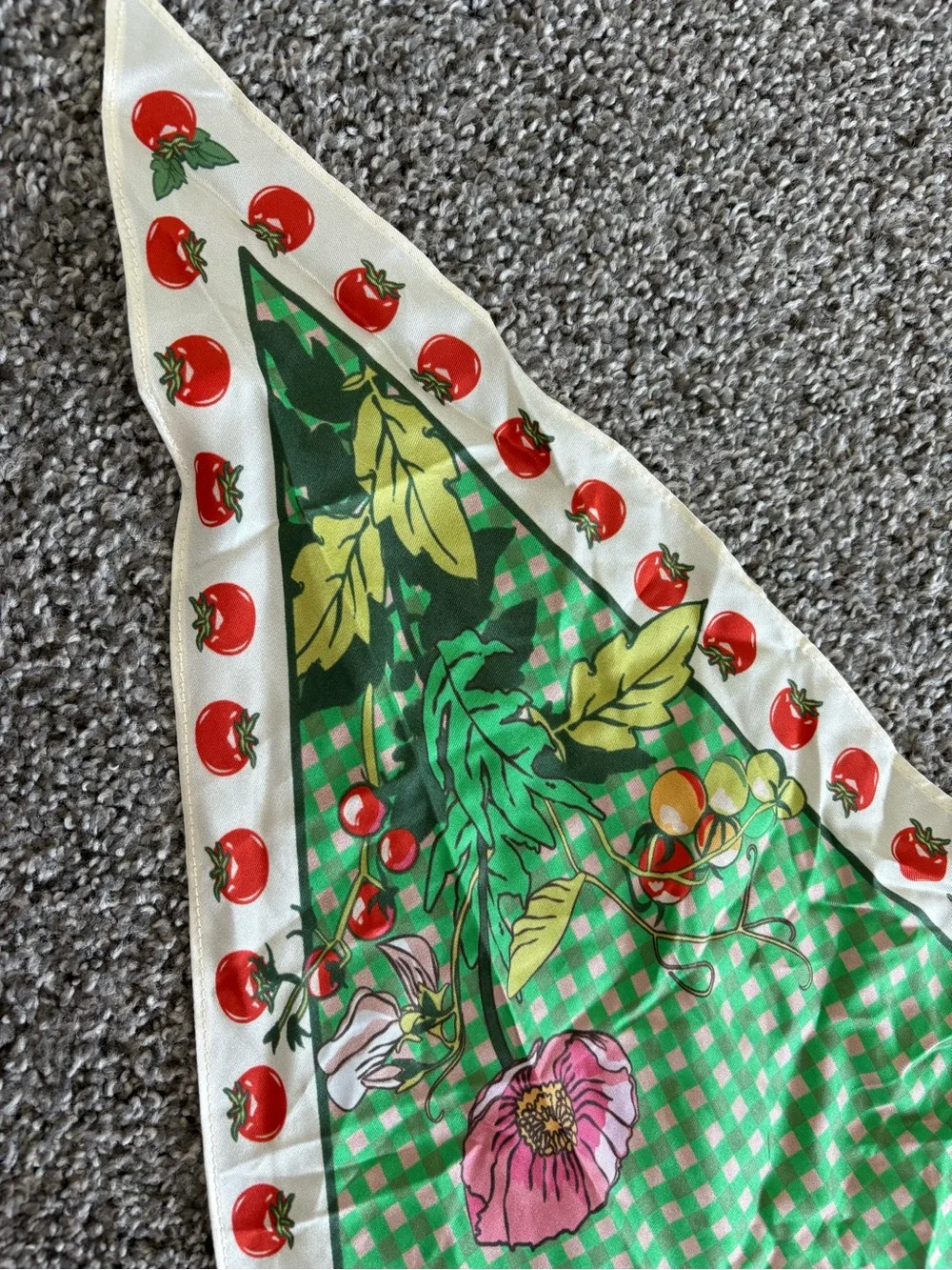 Vera Bradley Fall Spring Summer Green Gingham Tomato Vines Diamond Silk Scarf